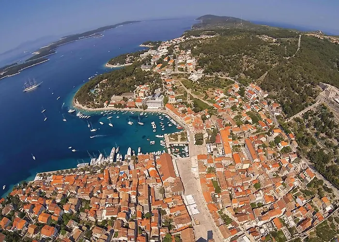 公寓 Amazing In Hvar With House Sea View